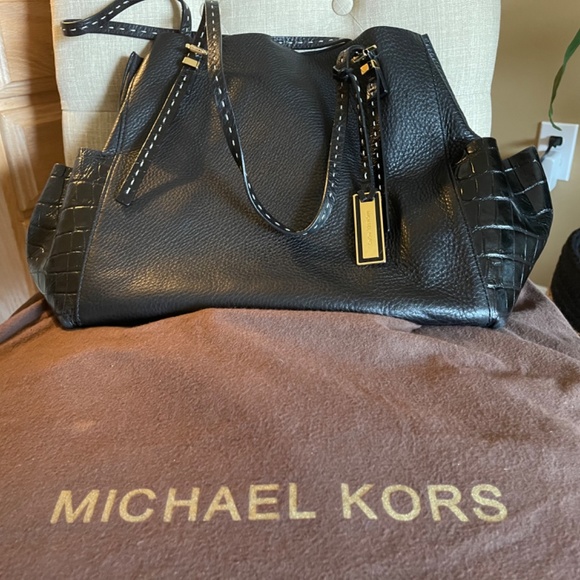 Michael Kors Collection carry-all tote - Picture 7 of 9